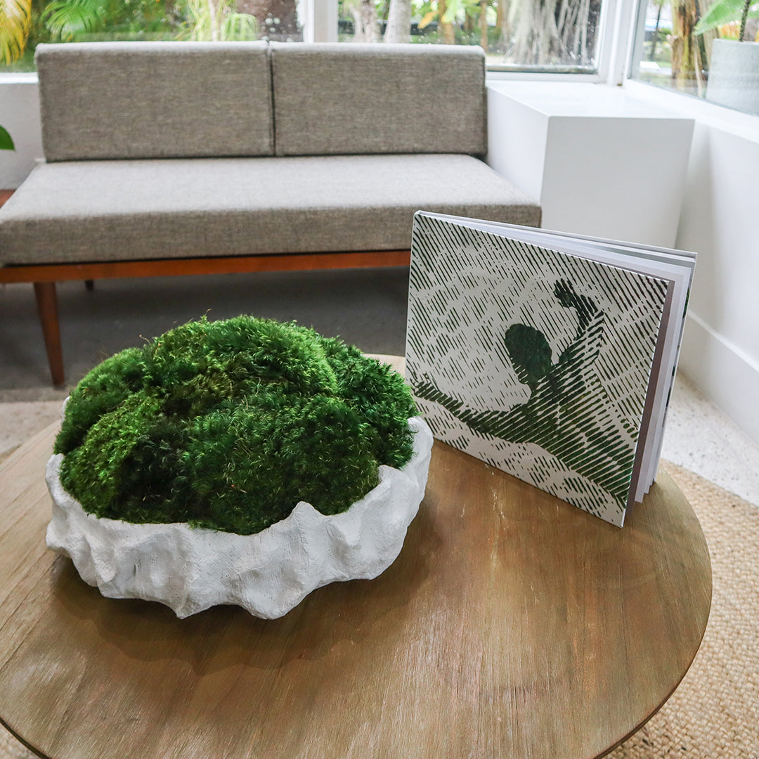 Julieta Teppa - One of a Kind White No.9 Round Moss 15"