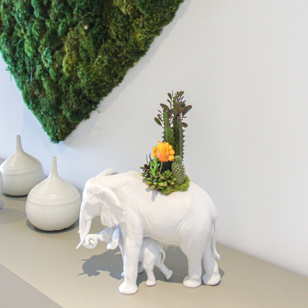 Lladró - Elephant Garden